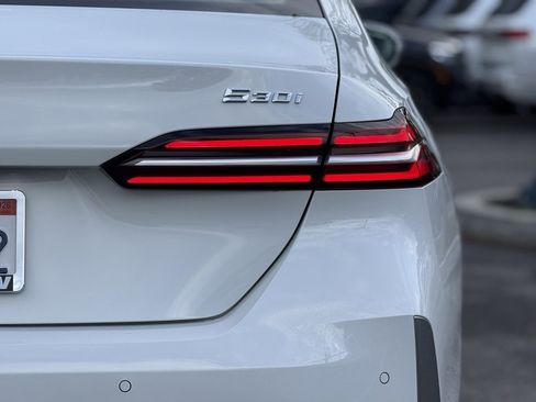 Used 2025 BMW 530i image 14