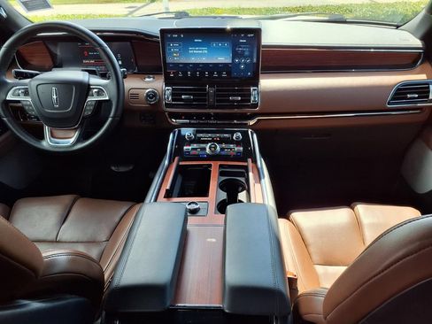 Used 2023 Lincoln Navigator L Reserve AWD/4WD image 9