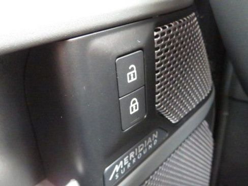 Used 2020 Land Rover Defender 110 X image 27