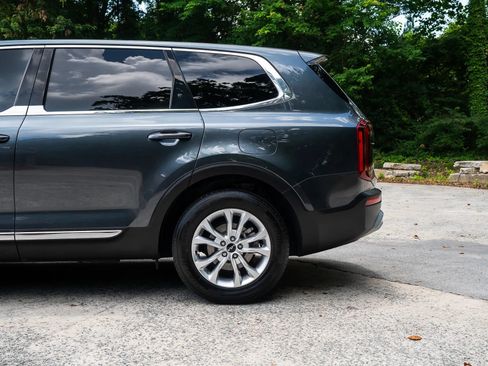 Used 2022 Kia Telluride LX AWD/4WD image 5