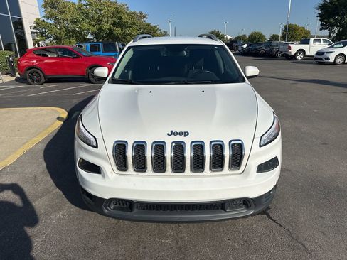 Used 2017 Jeep Cherokee Latitude w/ Cold Weather Group image 8