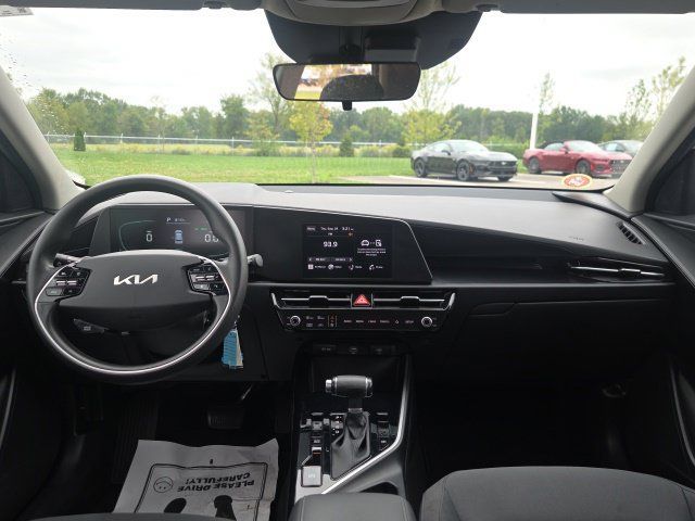 Used 2024 Kia Niro LX FWD image 16