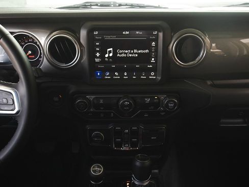 Used 2023 Jeep Gladiator Overland AWD/4WD image 15