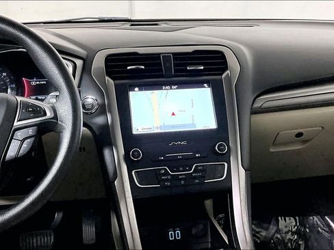 Used 2019 Ford Fusion SE image 6