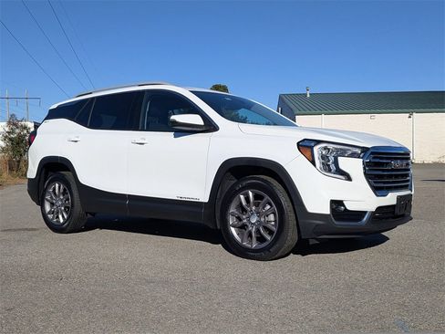 Used 2023 GMC Terrain SLT image 2