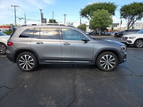 Used 2023 Mercedes-Benz GLB 250 4MATIC image 2