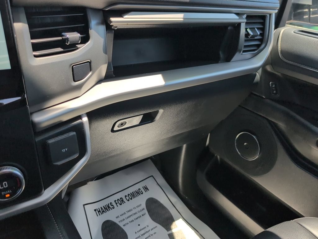 Used 2024 Ford Expedition XLT RWD image 25
