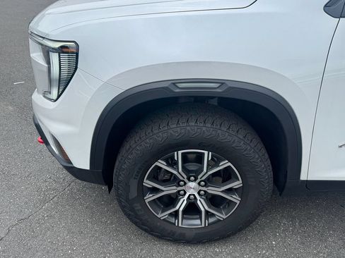 Used 2025 GMC Acadia AT4 w/ Luxury Package AWD/4WD image 9