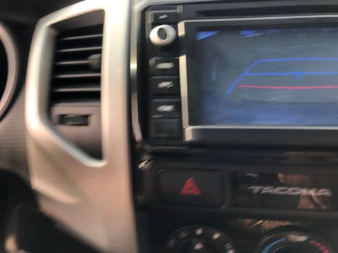 Used 2015 Toyota Tacoma PreRunner image 25