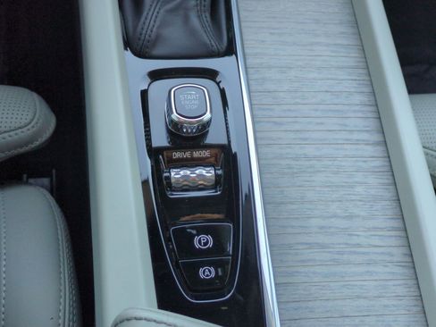 Used 2020 Volvo XC60 T6 Inscription w/ Protection Package Premier image 20