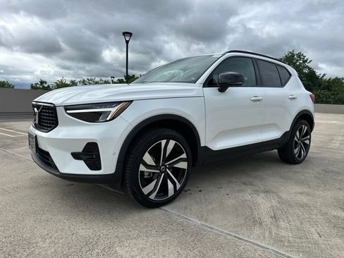 Certified 2024 Volvo XC40 B5 Plus w/ Protection Package Premier AWD/4WD image 4
