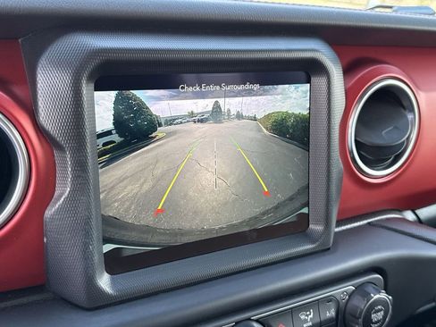 Used 2021 Jeep Wrangler Unlimited Rubicon AWD/4WD image 23