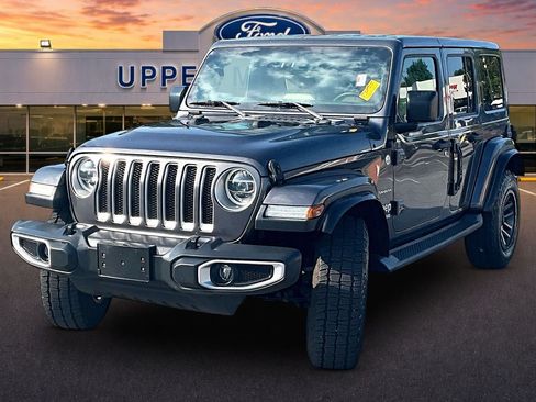 Used 2018 Jeep Wrangler Unlimited Sahara AWD/4WD image 9