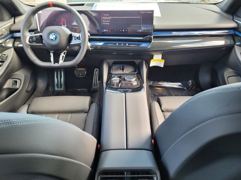Used 2025 BMW i5 M60 w/ Premium Package image 12