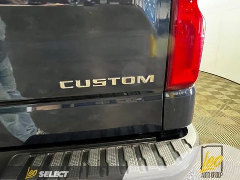 Used 2020 Chevrolet Silverado 1500 Custom w/ Custom Convenience Package AWD/4WD image 9
