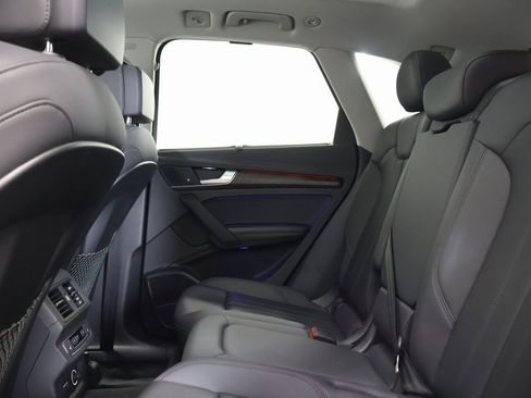 Used 2020 Audi Q5 e Prestige w/ Prestige Package image 27