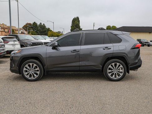 Used 2022 Toyota RAV4 XLE Premium FWD image 7