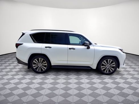 Used 2024 Lexus LX 600 4WD w/ Appearance Package image 8