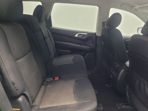 Used 2019 Nissan Pathfinder SV image 19