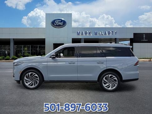 Certified 2025 Lincoln Navigator Reserve AWD/4WD image 2