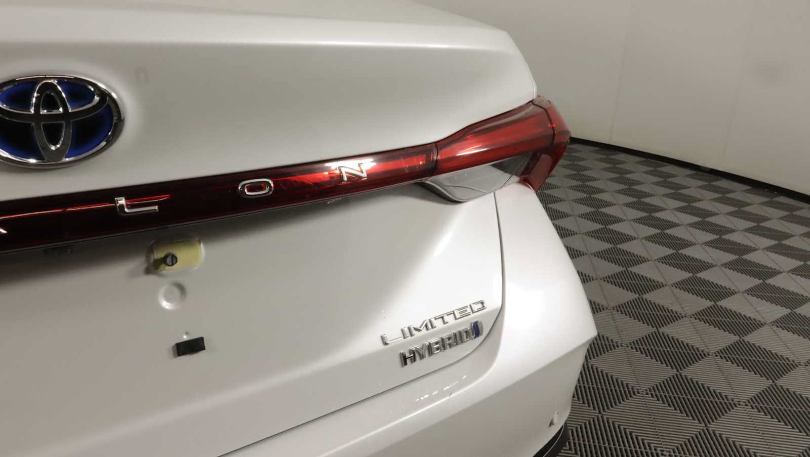 Used 2022 Toyota Avalon Limited w/ Advanced Safety Package FWD image 32