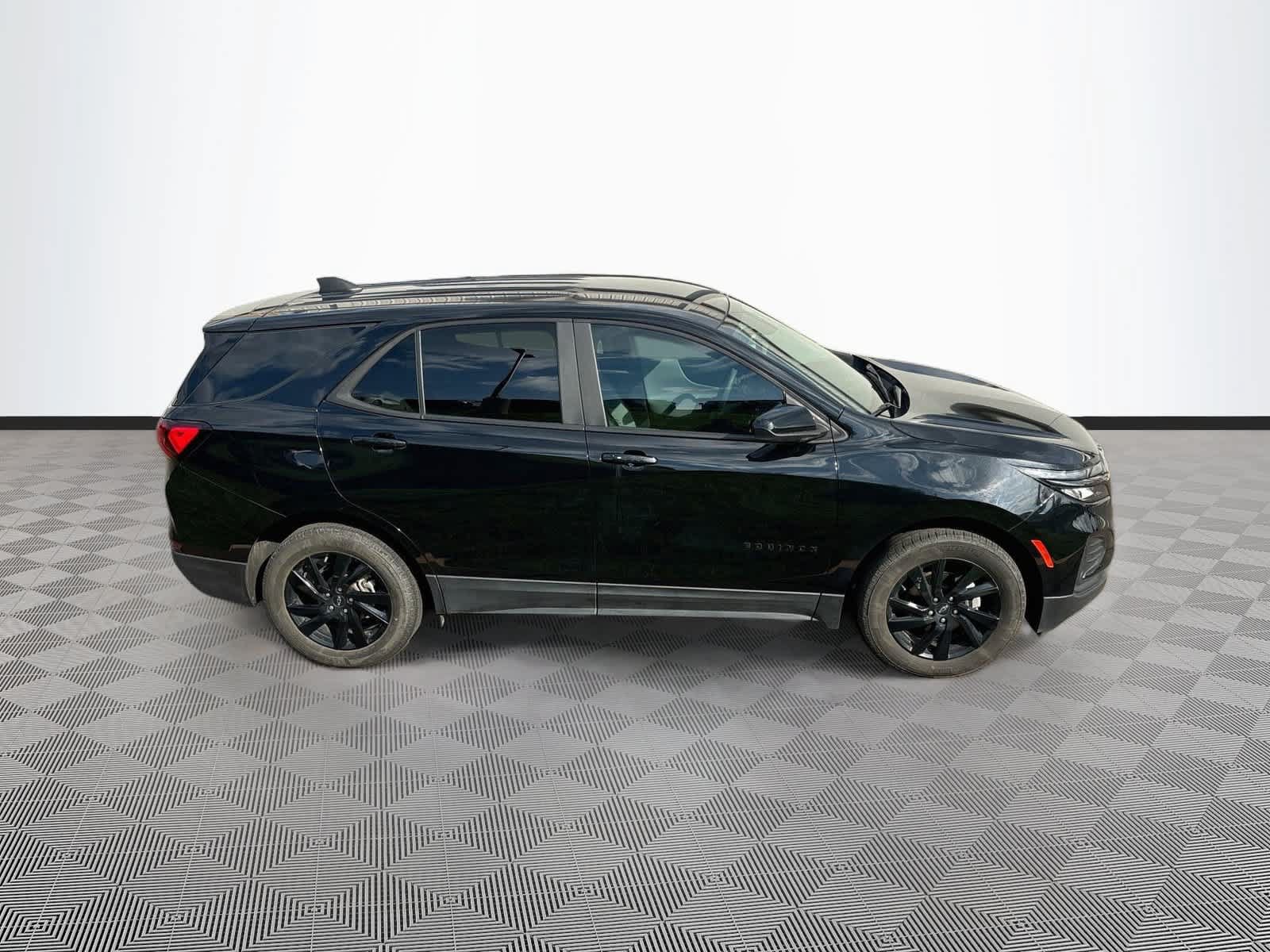 Used 2024 Chevrolet Equinox LS w/ LS Convenience Package AWD/4WD image 4