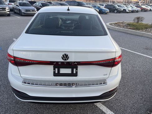 New 2026 Volkswagen Jetta SE image 5