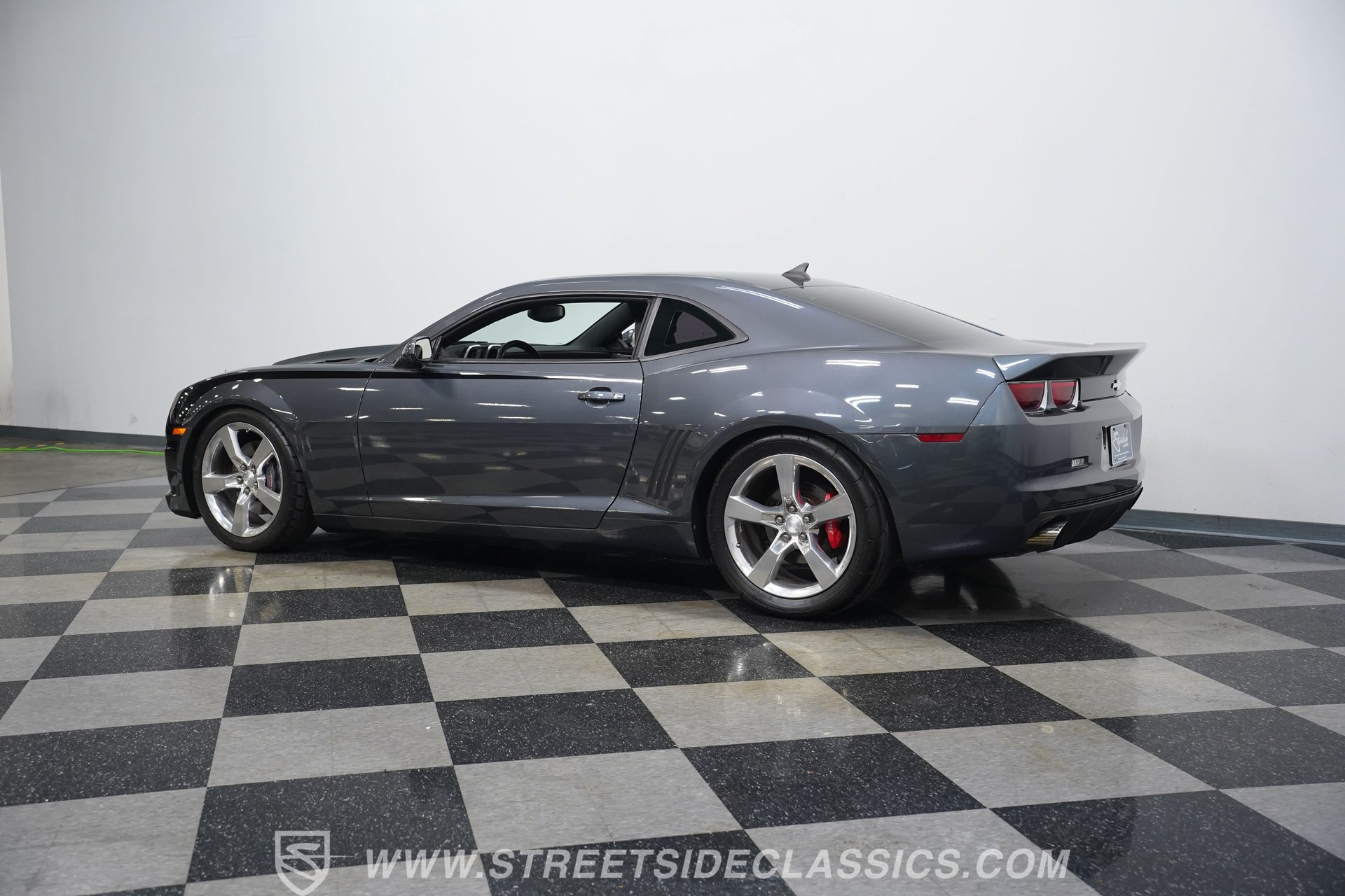 Used 2010 Chevrolet Camaro SS w/ RS Package RWD image 9