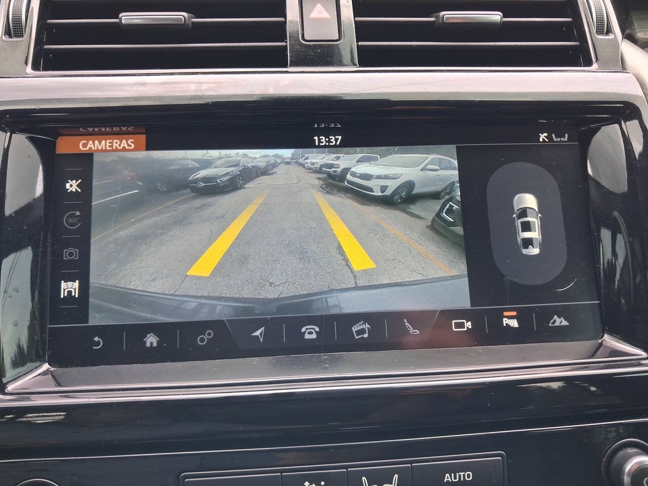 Used 2018 Land Rover Discovery HSE AWD/4WD image 25