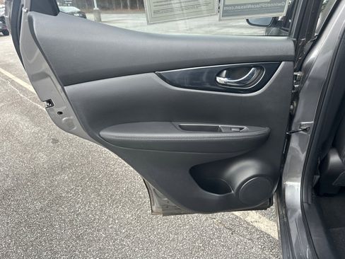 Used 2020 Nissan Rogue Sport SV image 21