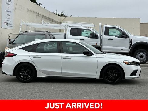 Used 2022 Honda Civic Sport image 2