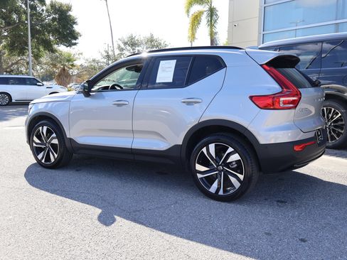 Used 2025 Volvo XC40 B5 Plus image 7