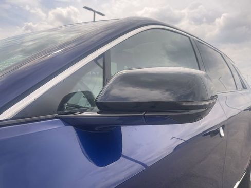 Used 2024 Cadillac Lyriq Luxury AWD/4WD image 3