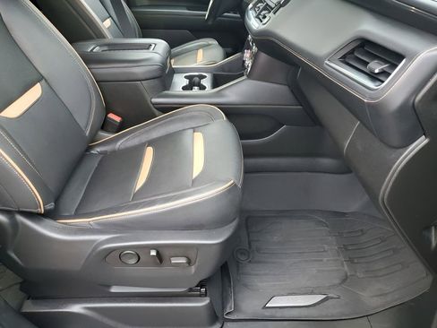 Used 2022 GMC Yukon XL AT4 image 17