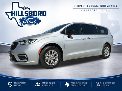 Used 2024 Chrysler Pacifica Touring-L