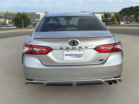 Used 2018 Toyota Camry SE w/ Moonroof Package FWD image 28