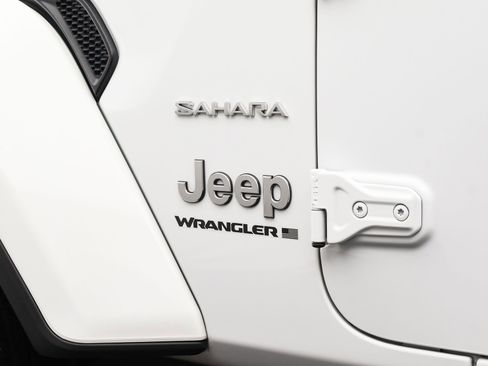 Used 2024 Jeep Wrangler Sahara image 32