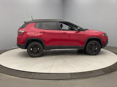 Used 2023 Jeep Compass Trailhawk w/ Trailhawk Convenience Group AWD/4WD image 6