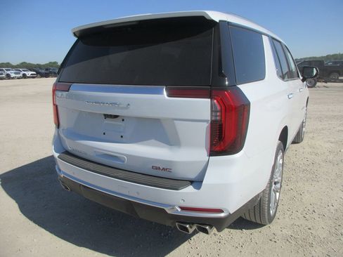 New 2026 GMC Yukon Denali w/ Denali Reserve Package AWD/4WD image 4