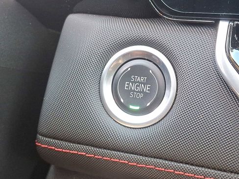 Used 2024 Chevrolet Colorado Z71 w/ Z71 Convenience Package 2 image 24