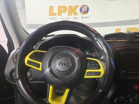 Used 2016 Jeep Renegade Limited image 11