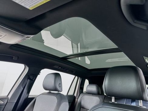 Used 2023 Volkswagen Tiguan SE R-Line image 4