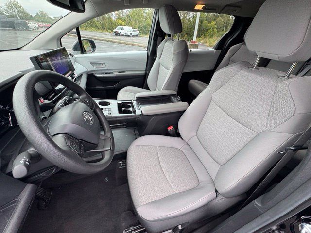 Certified 2025 Toyota Sienna LE w/ LE Plus Package AWD/4WD image 15