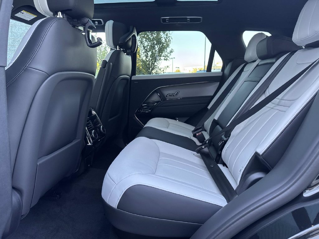 New 2027 Land Rover Range Rover Sport Dynamic SE AWD/4WD image 14