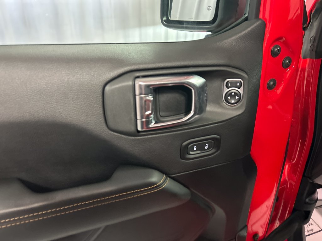 Used 2025 Jeep Wrangler Unlimited Sahara w/ Safety Group AWD/4WD image 14