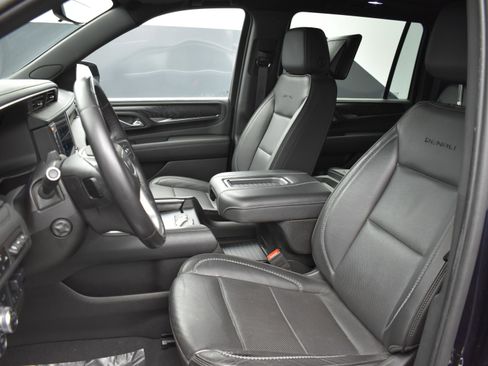 Used 2023 GMC Yukon XL Denali w/ Denali Reserve Package image 11