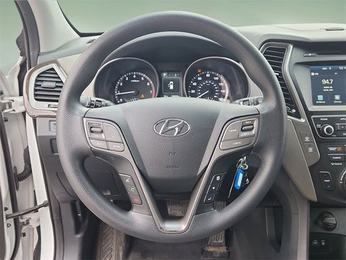 Used 2017 Hyundai Santa Fe Sport image 18