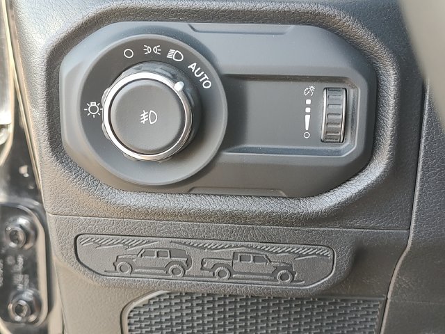 Used 2024 Jeep Wrangler Unlimited Sport AWD/4WD image 25