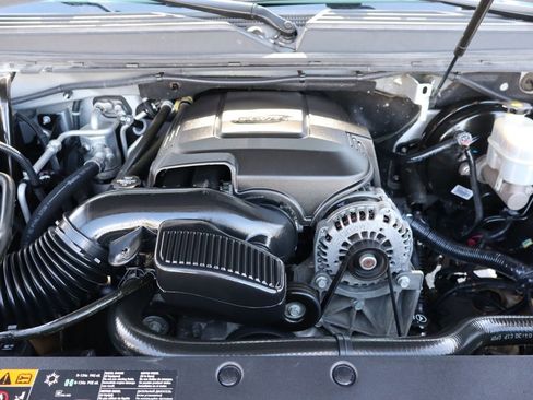 Used 2013 Chevrolet Suburban LT image 39