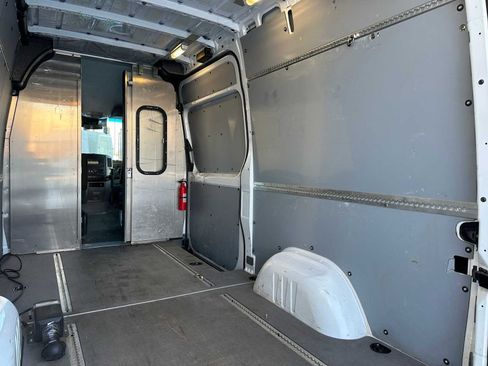 Used 2016 Freightliner Sprinter 2500 image 22